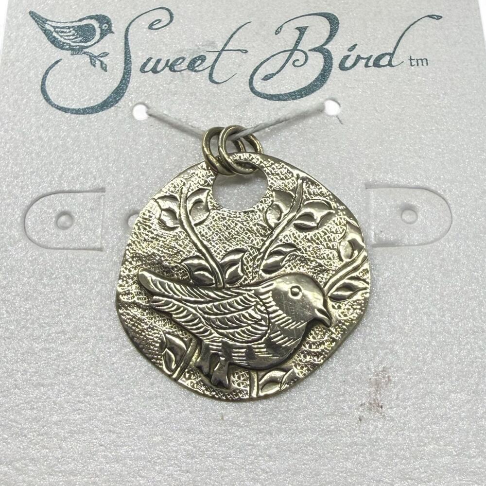 Sweet Bird Silver Bird Circle Pendant for Necklace No Chain White Metal Alloy